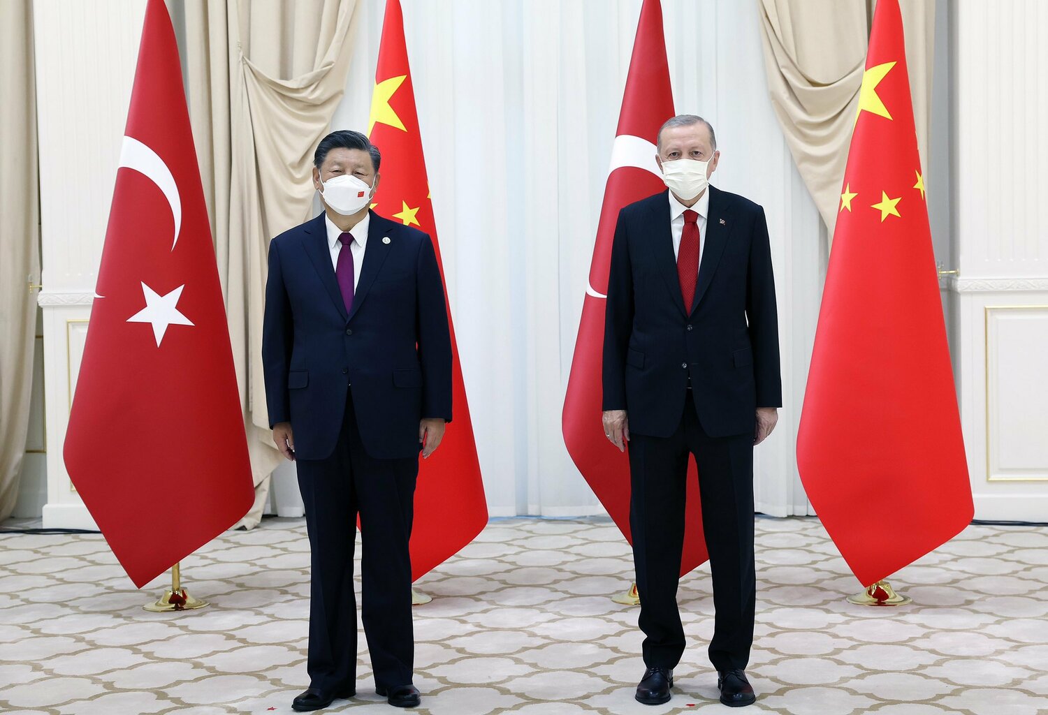 中國國家主席習近平與土耳其總統艾爾段（Tayyip Erdogan）會面時皆有配戴口罩。   圖: 攝攝自 Presidency of the Republic of Türkiye 推特 