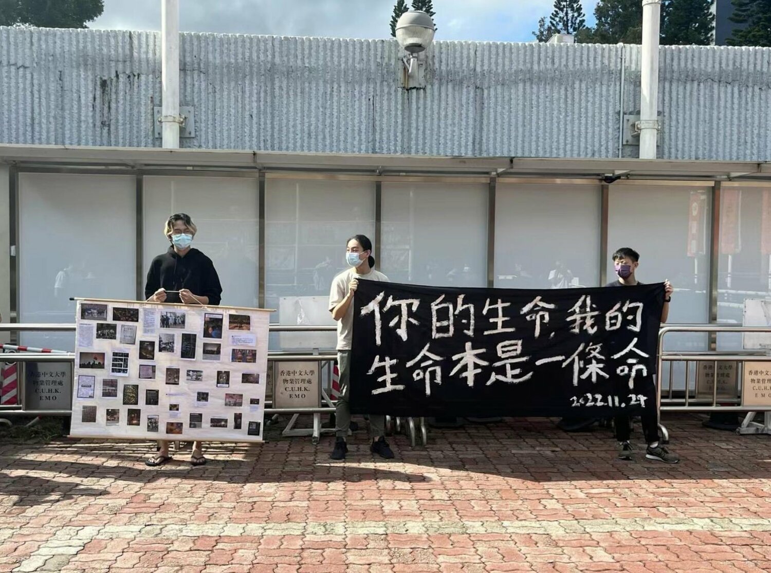 香港大學的學生今日也在學校中舉旗抗議，表示:你我的生命本是一條命。   圖: 翻攝自李老師不是你老師推特 